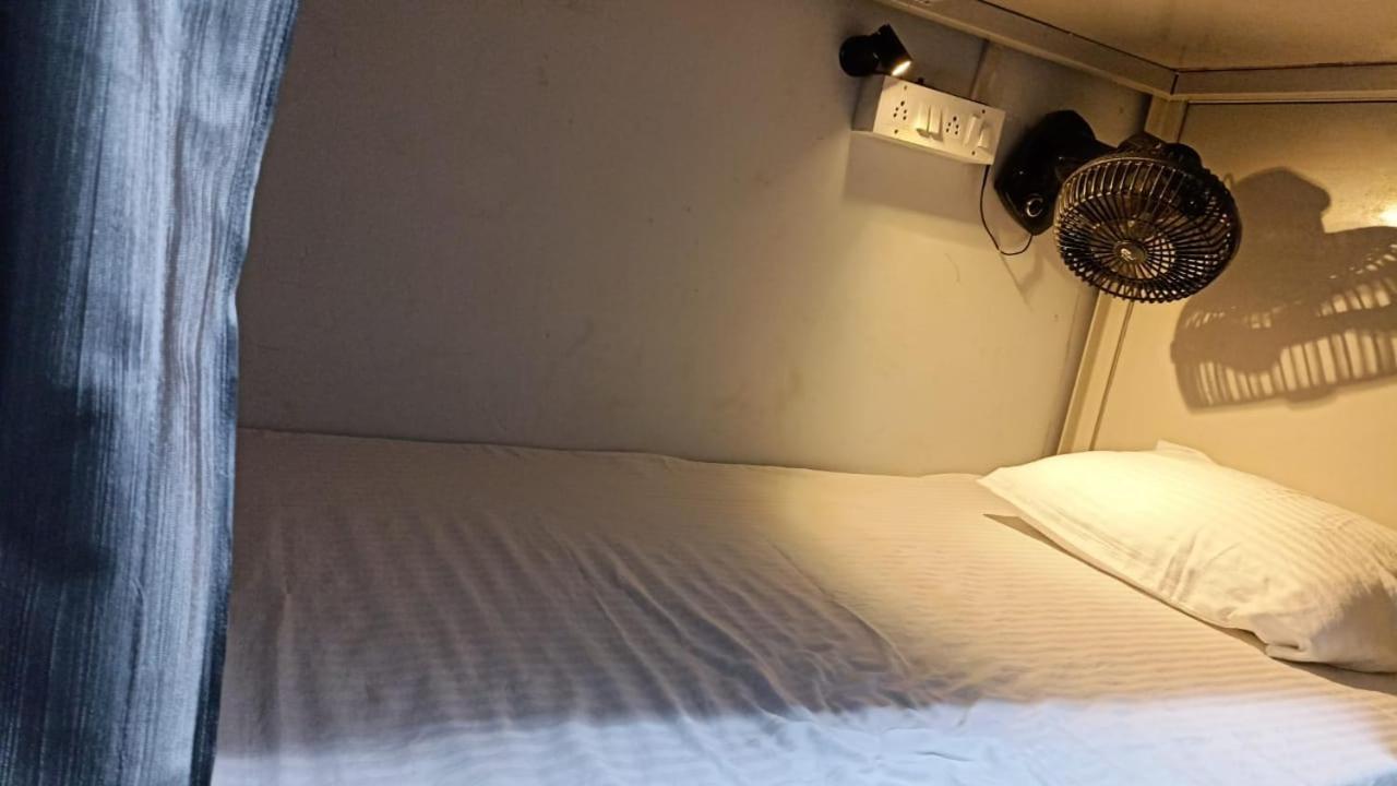 Saffron Dormitory Goregaon East Mumbai  Buitenkant foto